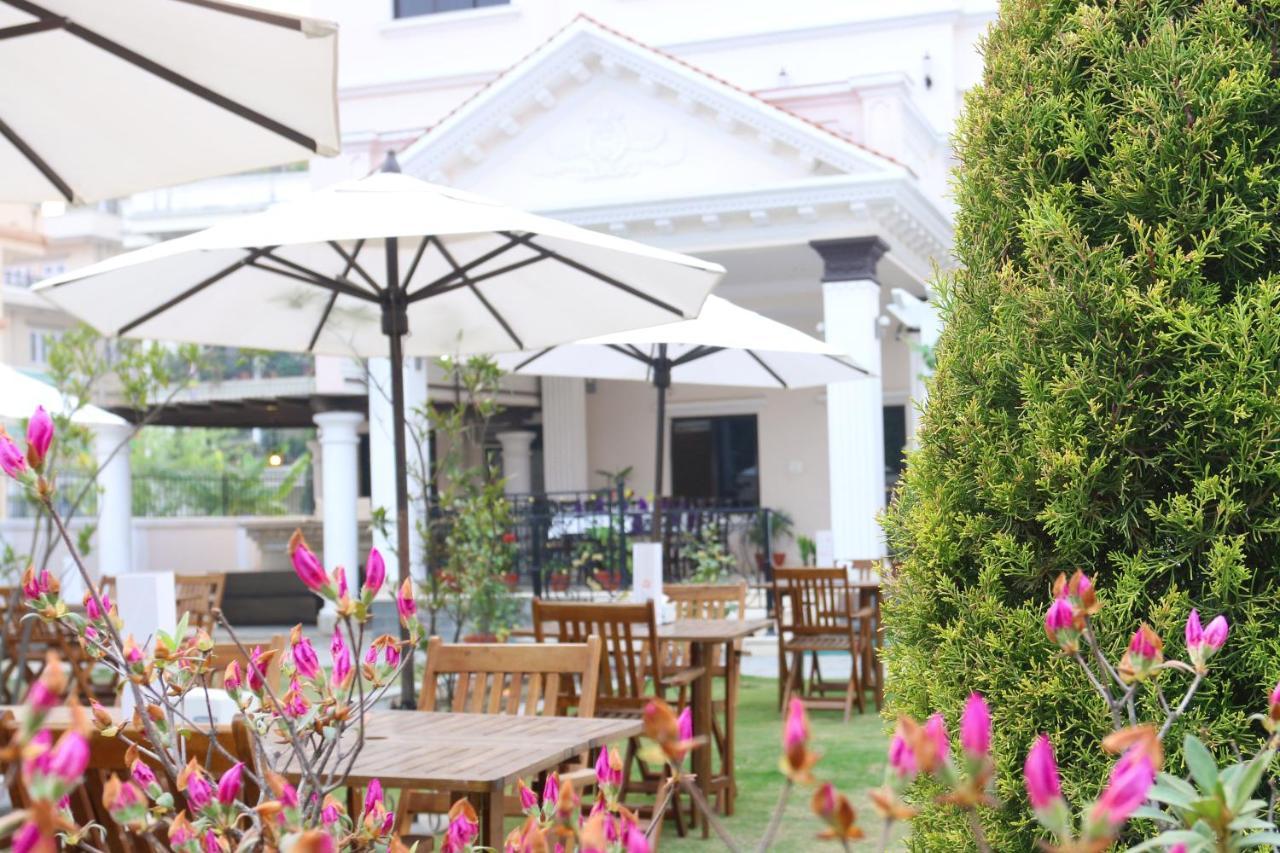 Hotel Harmika Kathmandu Buitenkant foto