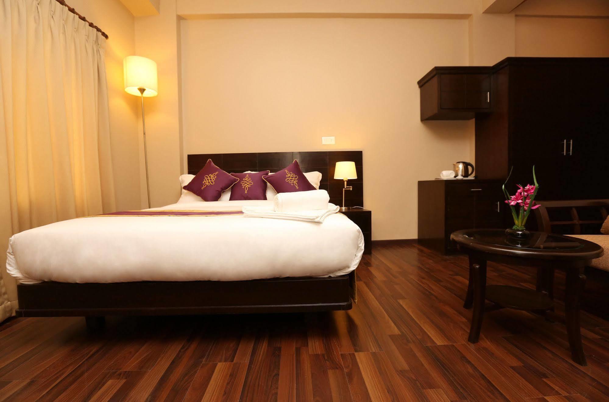 Hotel Harmika Kathmandu Buitenkant foto